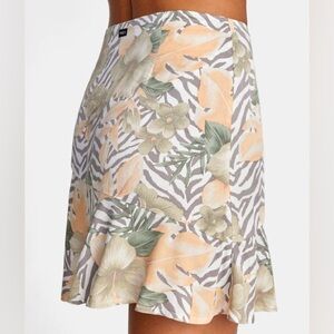 RVCA skirt 🌺🌻
